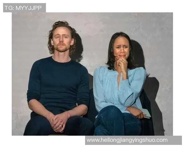 足球明星与妻子甜蜜互动瞬间揭秘幸福生活的背后故事 足球明星与妻子甜蜜互动瞬间揭秘幸福生活的背后故事