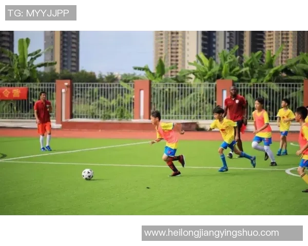 彩泥足球明星创意手工制作教程让你轻松打造专属球场英雄